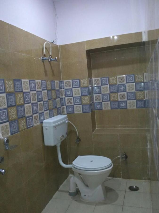 Hotel Atithi Galaxy Канпур Экстерьер фото