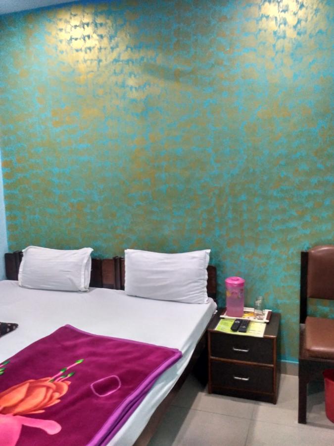 Hotel Atithi Galaxy Канпур Экстерьер фото